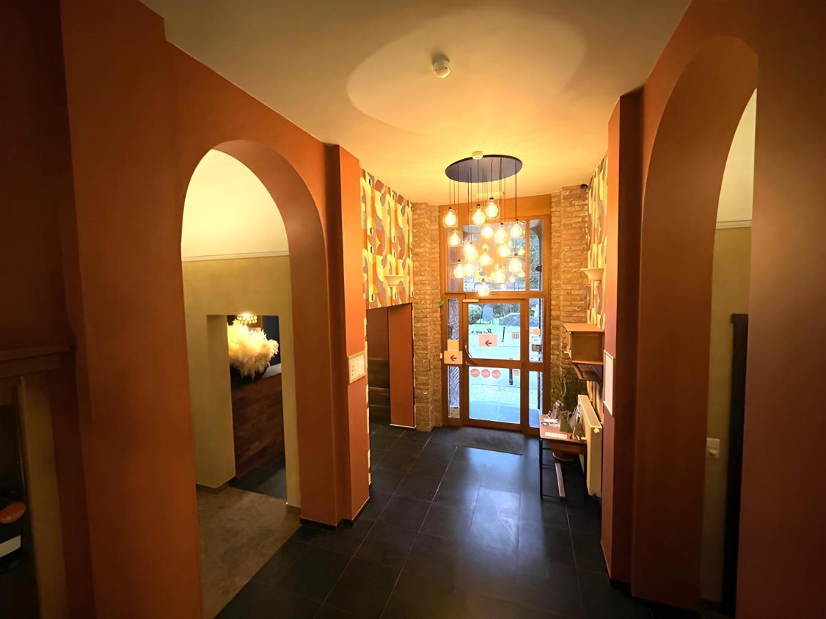 Hotel Des Comtes Дюрби Екстериор снимка
