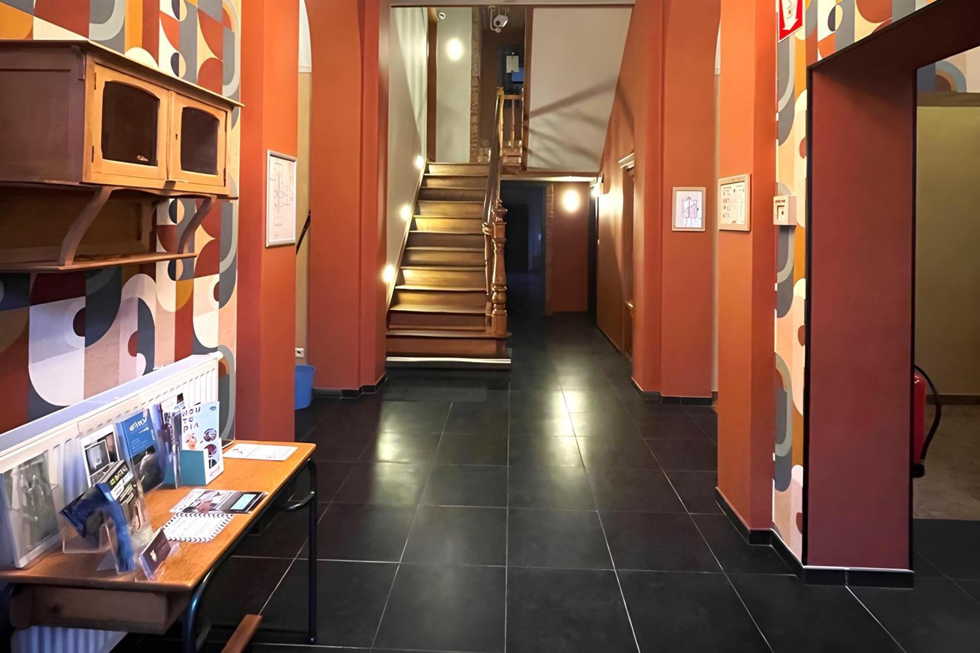 Hotel Des Comtes Дюрби Екстериор снимка