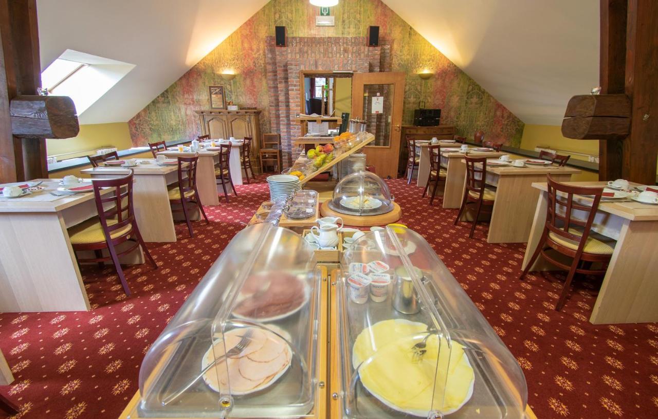 Hotel Des Comtes Дюрби Екстериор снимка