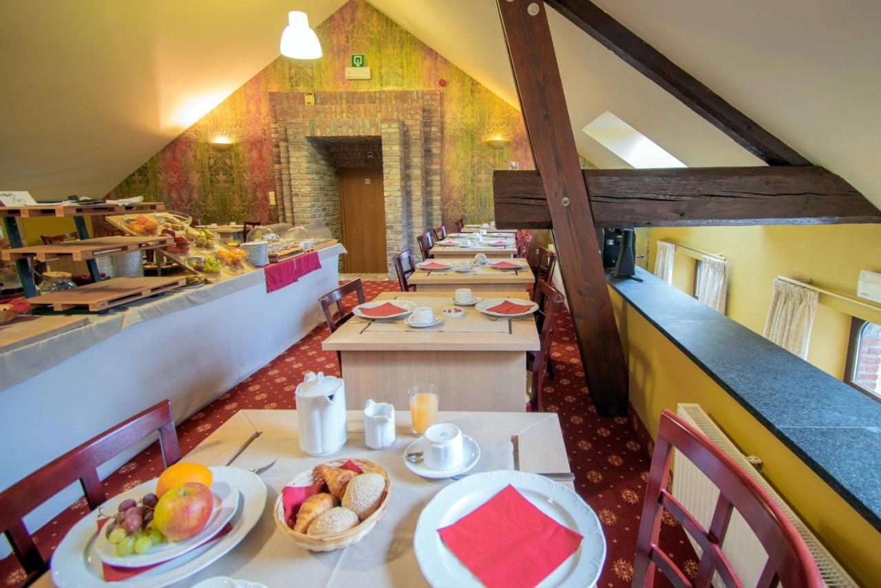 Hotel Des Comtes Дюрби Екстериор снимка