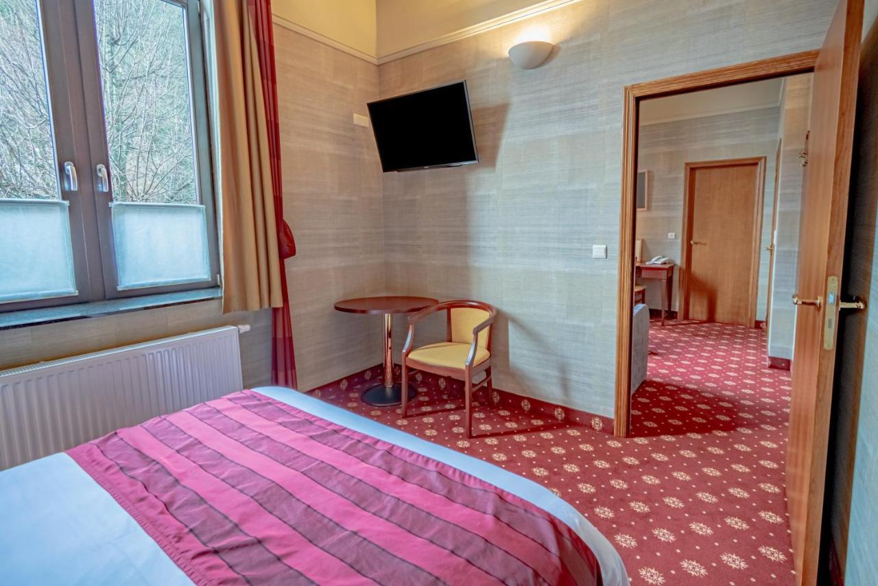 Hotel Des Comtes Дюрби Екстериор снимка